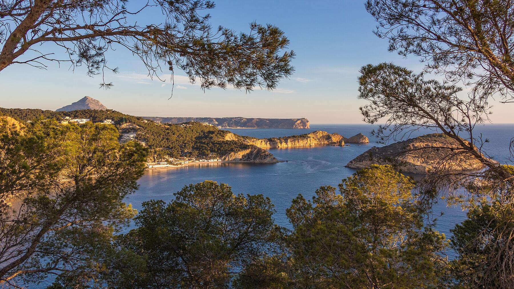 Abendlicht über den Buchten bei Jávea